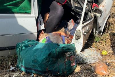 Otomobil yol kenarına uçtu: 1 ölü, 1 ağır yaralı