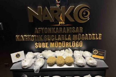 Otomobilin arka kapısının döşemesinin içerisine zulalanmış 11 kilo 500 gram uyuşturucu ele geçirildi