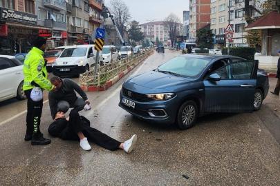 Otomobille çarpışan motosikletin sürücüsü yaralandı