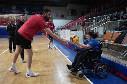 Özel bireyler Konuralp beyleri ile maç yaptı