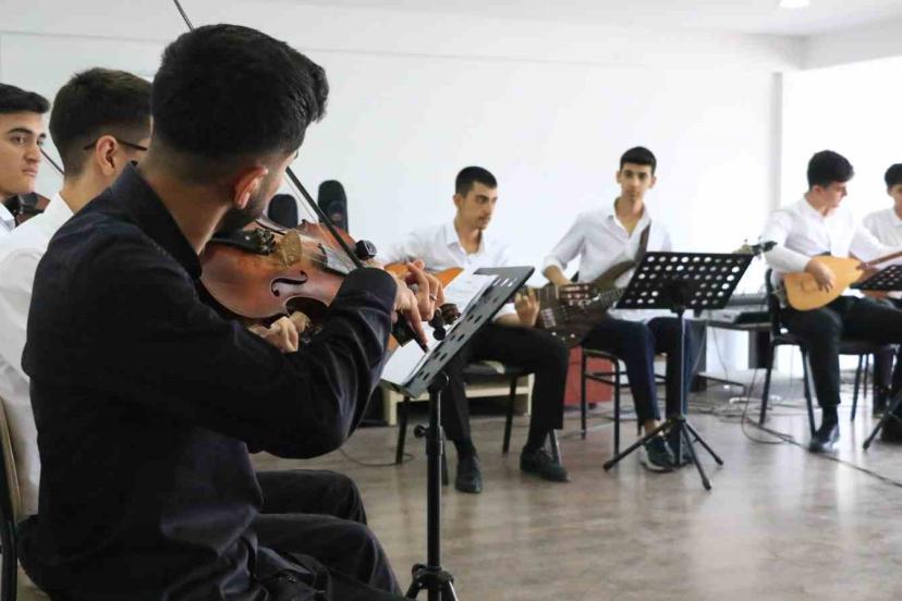 Özel günler, Güzel Sanatlar Lisesi öğrencileriyle anlam buluyor