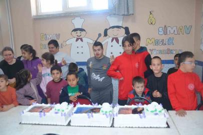 Özel öğrenciler Yeşim Akbaş’ı doğum gününde andı
