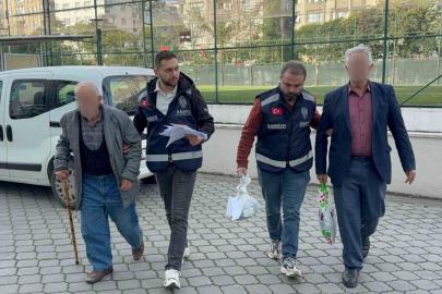 Parkta uygunsuz davranışta bulunan 2 kişi gözaltına alındı