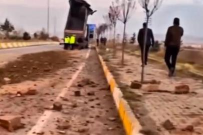 Patnos’ta damperi açık kalan tır kemere çarptı