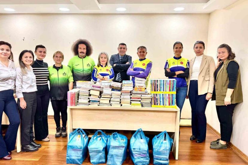 "Pedalla Kitap Götürüyoruz" kampanyasına destek