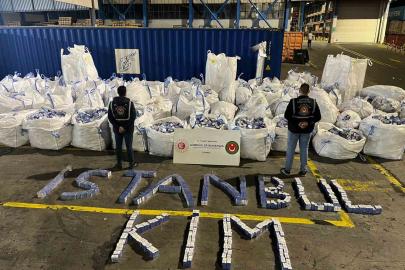 Piyasa değeri 94 milyon lira olan 394 bin 117 paket kaçak sigara ele geçirildiğini açıkladı