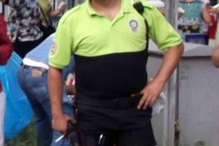 Polis memuru kalbine yenik düştü