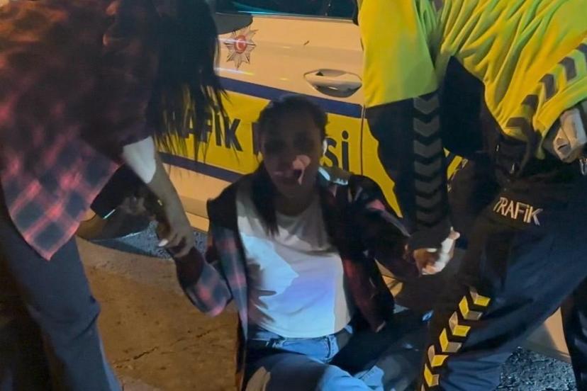 Polisin alkollü yolcuyla imtihanı kamerada