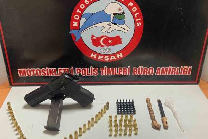 Polisin durdurduğu araçta uyuşturucu, tabanca ve mermi ele geçirildi