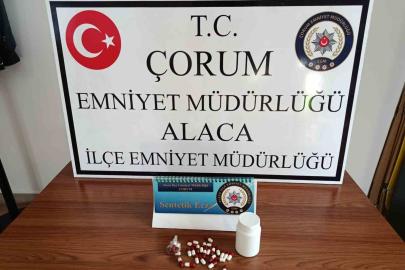 Polisin durdurduğu araçtan sentetik ecza hapı çıktı: 1 gözaltı