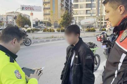 Polisten kaçan 15 yaşındaki motosiklet sürücüsüne 45 bin 746 lira ceza