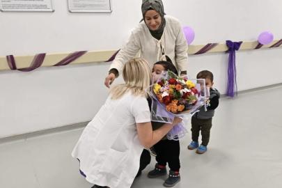 Prematüre doğan Oğuzhan’dan hayatını kurtaran doktora ziyaret