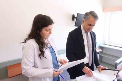 Prof. Dr. Gözel: "Gereksiz yere kullanılan antibiyotiklerin hastanın sağlığını iyileştirmekten ziyade bozabilmektedir"