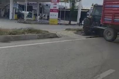 Refüjden yolun karşısına geçmek isteyen traktöre otomobil çarptı