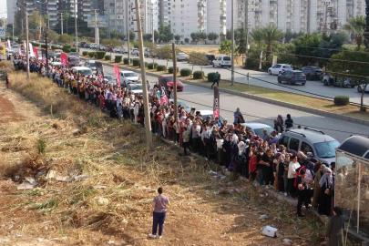 Saatlerce kuyruk beklediler, kimi istediğini aldı kimi alamadı