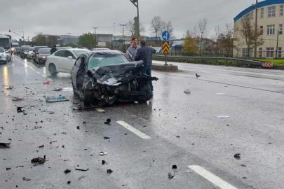 Sakarya’da 3 araçlı zincirleme kaza: 2 yaralı
