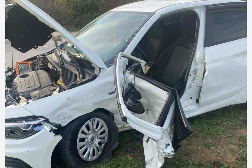 Sakarya’da iki otomobil çarpıştı: 1’i ağır 5 yaralı