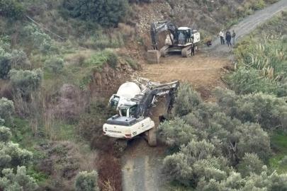 Samandağ’da beton mikseri yol kenarına devrildi