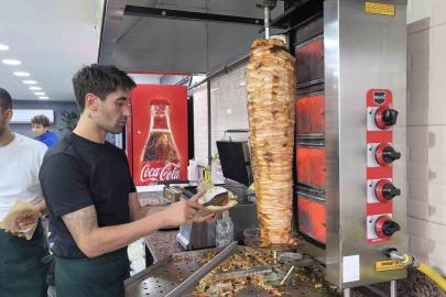 Şampiyonlar Ligi’nden dönerciliğe: Beşiktaş’ın eski futbolcusu döner dükkanı açtı