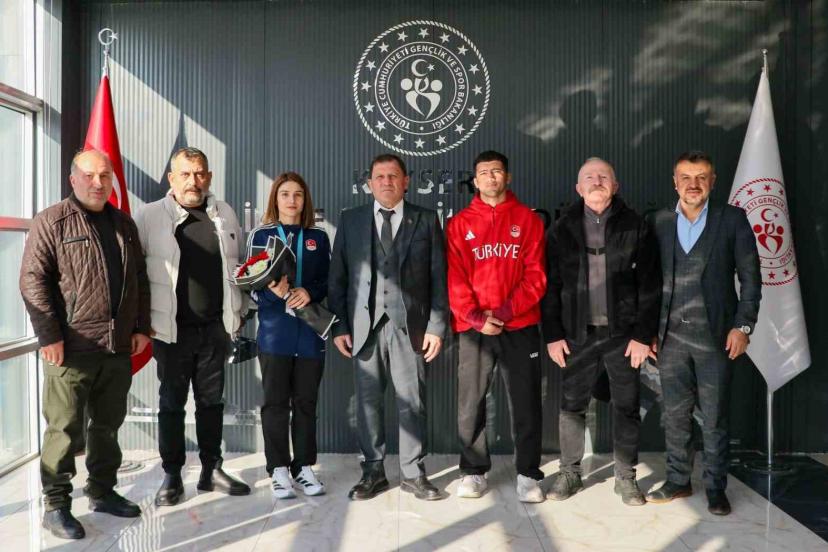 Şampiyonlara coşkulu karşılama