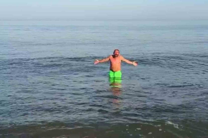 Samsun’da pastırma sıcakları vatandaşı denize çekti