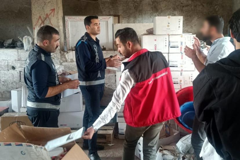 Şanlıurfa’da onlarca koli sahte zirai ilaç ele geçirildi