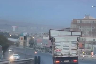 Şanlıurfa’da seyir halindeki kamyonun dingili koptu: Tekerlekler yolda ilerledi