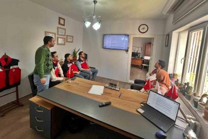 Şaphane ve Pazarlar İlçe Tarım personeline, "Çiğ süt sağım hijyeni" konulu eğitim