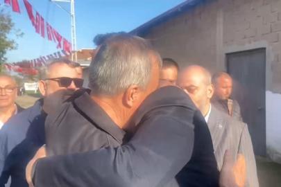 Şehit babası MHP’li başkana sarılıp "Beni Devlet Bahçeli’ye götürün" dedi