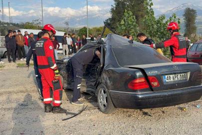 Seydikemer’de kontrolden çıkan otomobil park halindeki araca çarptı: 1 ölü