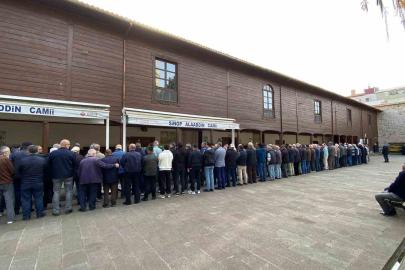 Sinop’ta çöp kamyonunun çarptığı kadın toprağa verildi