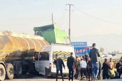 Şırnak’ta okul servisi tankerle çarpıştı: 13’ü öğrenci 14 yaralı