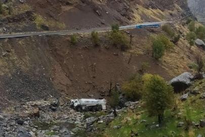 Şırnak’ta su tankeri uçurumdan yuvarlandı: 1 yaralı