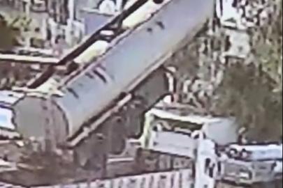 Şırnak’ta tanker değişimi sırasında vinç halatının kopma anı güvenlik kamerasına yansıdı: 2 yaralı