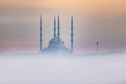 Sis denizinde kaybolan Diyarbakır’da, minareler görsel şölen sundu