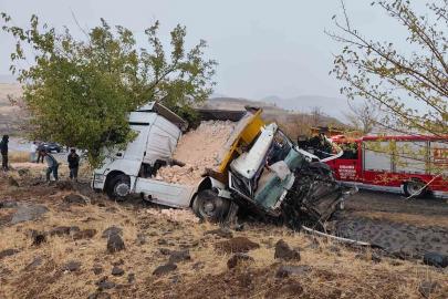 Siverek-Adıyaman kara yolunda feci kaza: 1 ölü, 1 ağır yaralı