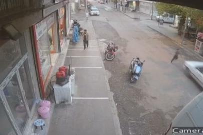 Siverek’te otomobilin çarptığı çocuk, ayağa kalkarak kaçtı