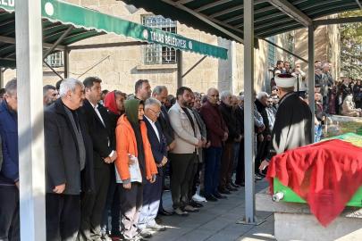 Sokak ortasında öldürülen kadına oğlundan son görev