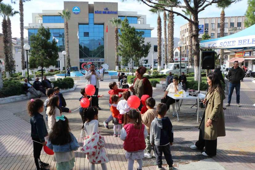 Söke’de Belediye Meydanı renkli görüntülere sahne oldu
