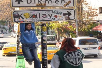 Sosyal medyada viral olan Kızılay tabelası yenilendi, bu kez de üzeri kirletildi