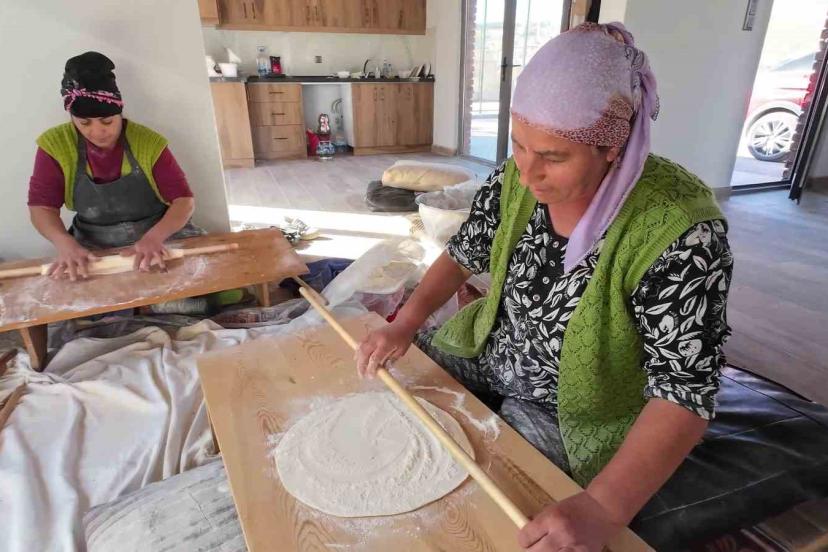 Tandırı olmayan da geliyor, unu olmayan da: Anadolu’daki yardımlaşma kültürü sürüyor