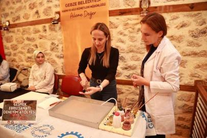 Tarihi mekanda "ebru" etkinliği