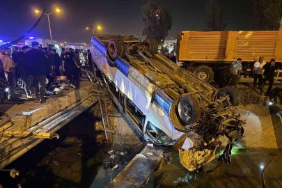 Tarsus’ta yolcu minibüsü ile otomobil çarpıştı: 10 yaralı