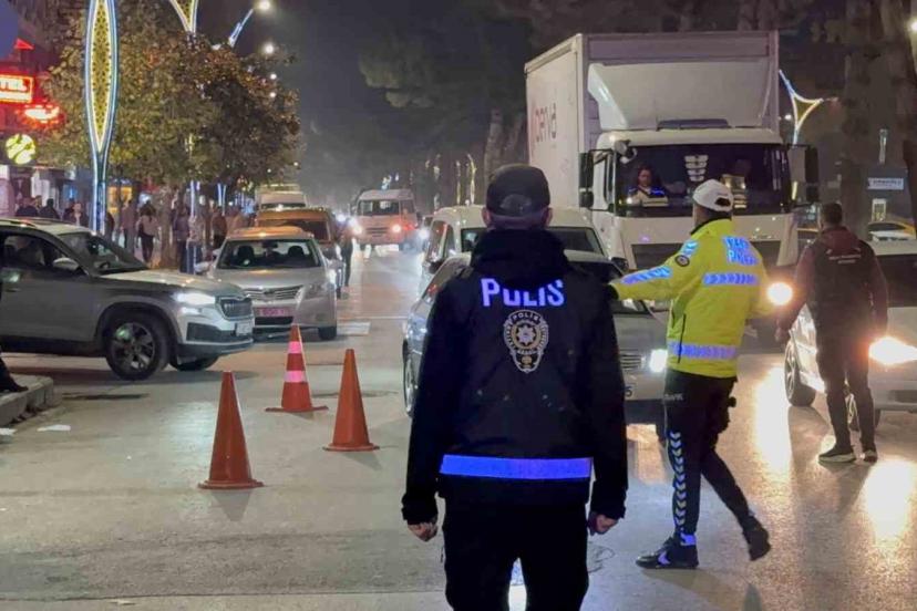 Tatvan’da Şok Uygulama: 953 Kişi ve 292 Araç Denetlendi