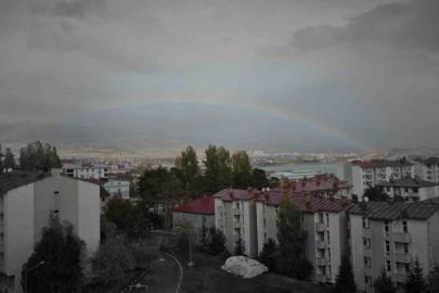 Tatvan’da yağmur sonrası gökkuşağı