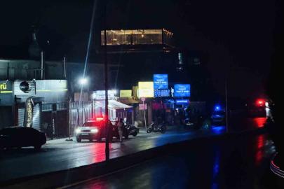 Tekel bayisine ateş açıldı, yan işletmedeki garson vuruldu