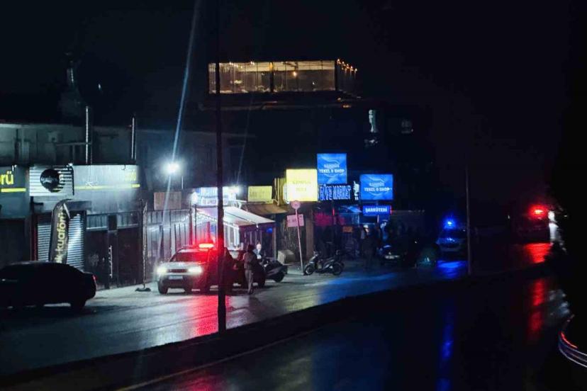 Tekel bayisine ateş açıldı, yan işletmedeki garson vuruldu