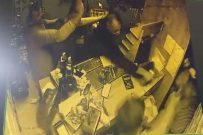 Tekel büfeyi basıp demir sopalarla darbettiler