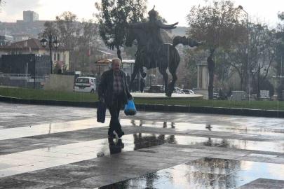 Tekirdağ’da şiddetli yağış etkili oldu, vatandaşlar sığınacak yer aradı