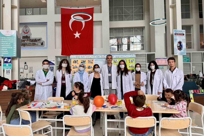 Tıp Fakültesi öğrencileri ’lösemili’ çocuklara dikkat çekti